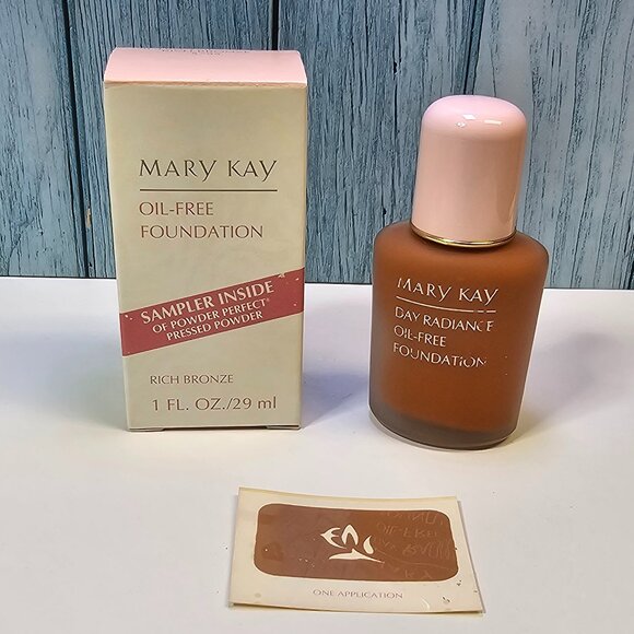 Mary Kay Day Radiance Oil-Free Foundation Rich‎ Bronze #5795 - NIB  Old Stock - Picture 1 of 6